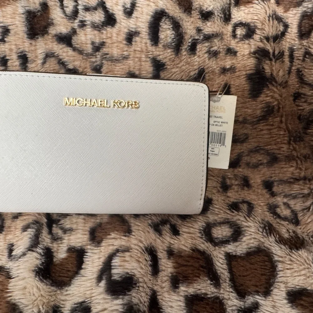 White MICHAEL KORS Mirella Medium Shopper Tote w/ matching wallet - NWT - Picture 6 of 7